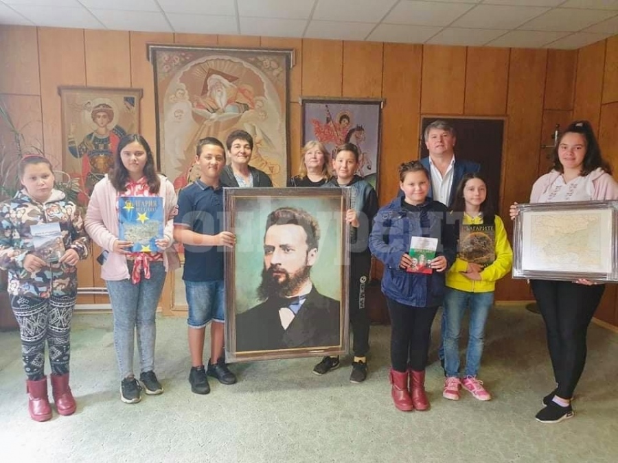 Професор д-р Иван Гаврилов отново праща децата на Чипровци в Букурещ